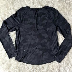 Lululemon Rise and Run Long Sleeve. Camo Deep Coal. Size 8.